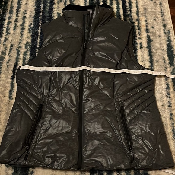 Champion XL ladies puffer vest - Picture 5 of 8